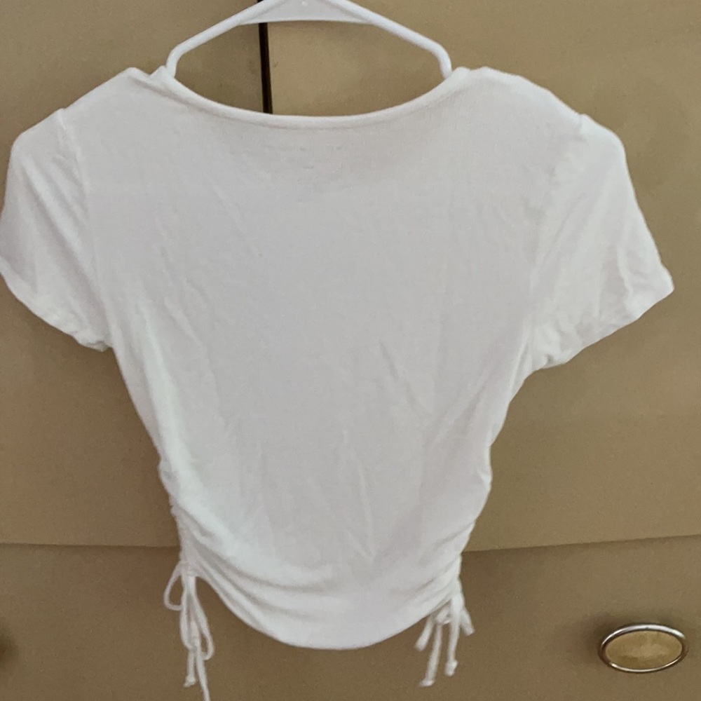 White top - Picture 2 of 2